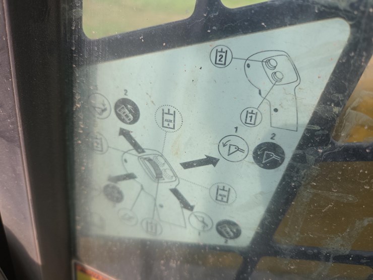 2018-caterpillar-299d2-image-12