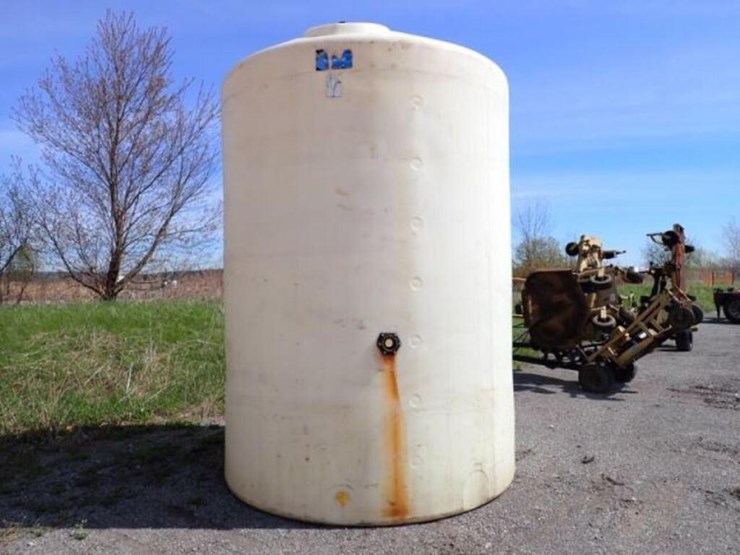 4,000-l-polyethylene-tank-image-2
