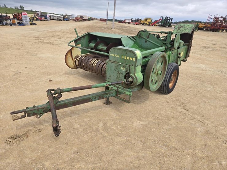 john-deere-24t-image-3