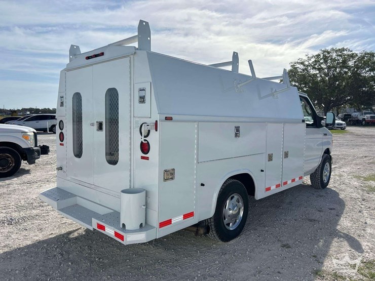 2006-ford-e350-image-3