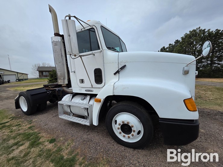 1999-freightliner-fld112-image-3