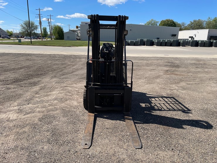 #4537-•-toyota-electric-forklift-image-2