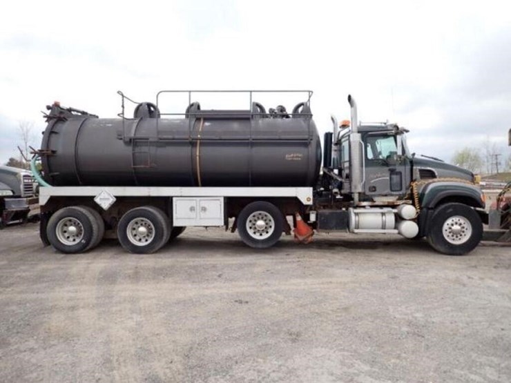 inoperable-2005-mack-cv713-granite-tri/a-vacuum-tr-image-4