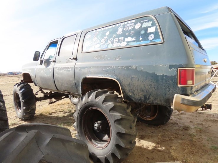 chevrolet-suburban-image-9