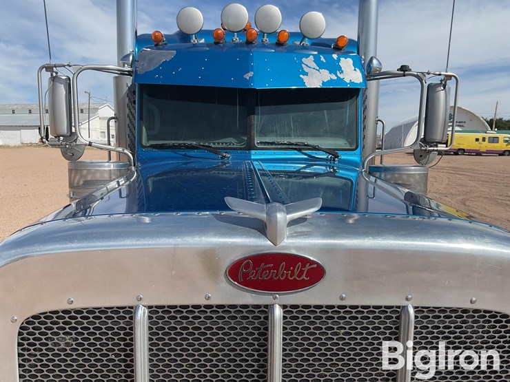 2015-peterbilt-389-image-10