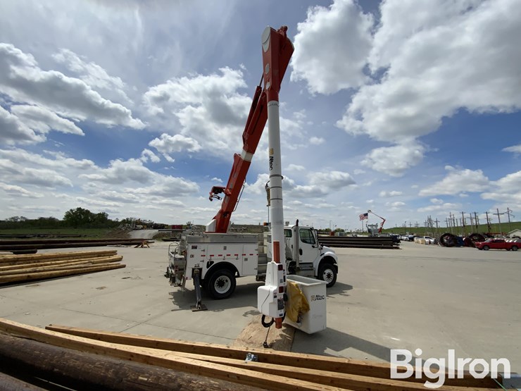 2012-freightliner-m2-106-image-5