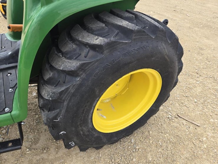 2025-john-deere-3032e-image-13