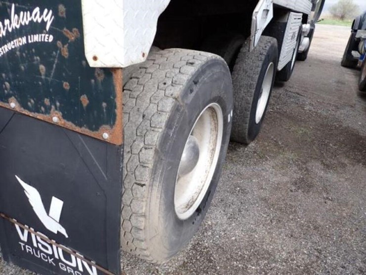 inoperable-2005-mack-cv713-granite-tri/a-vacuum-tr-image-74