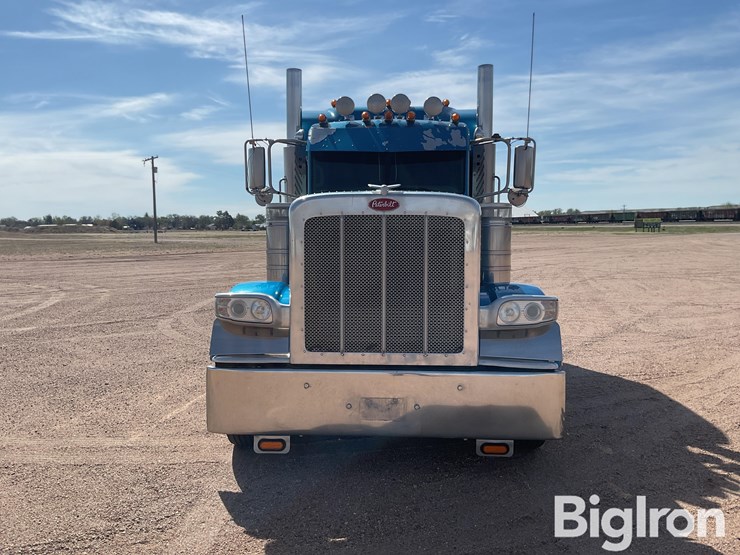 2015-peterbilt-389-image-2