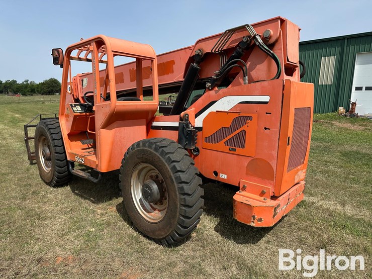 2011-jlg-skytrak-6042-4x4x4-telehandler-image-7