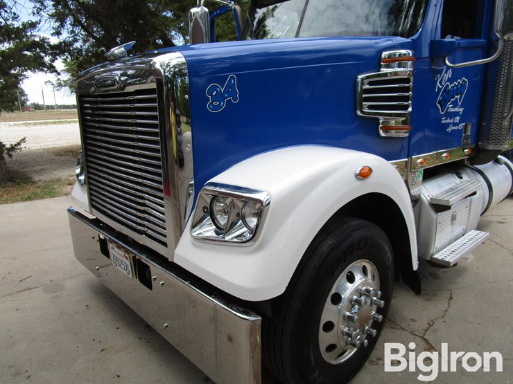2018-freightliner-122sd-image-16