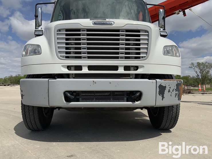 2014-freightliner-m2-106-image-17
