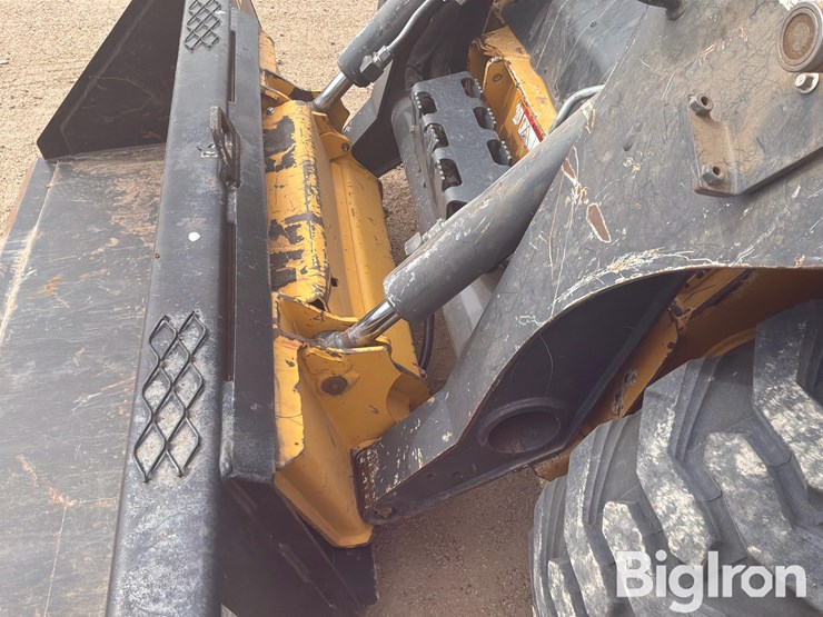 2017-deere-324e-image-9