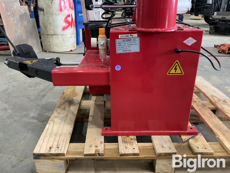 2025-massey-ferguson-730-image-16