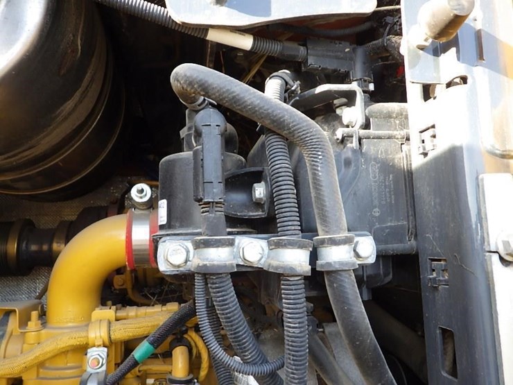 2023-john-deere-544-image-15