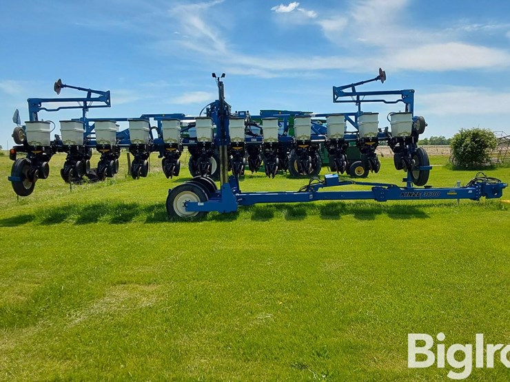 2014-kinze-3600-image-4