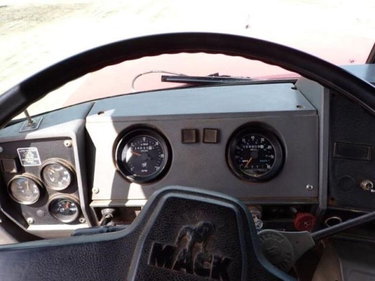 1993-mack-rd690s-image-14
