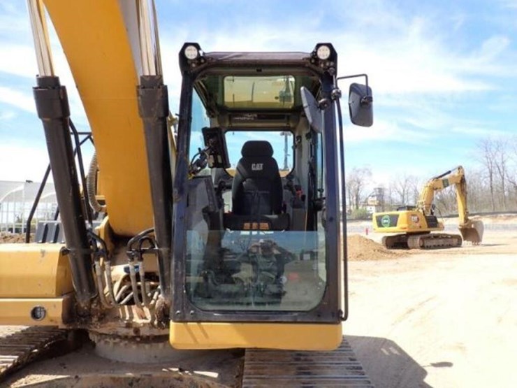 2021-caterpillar-323-image-17