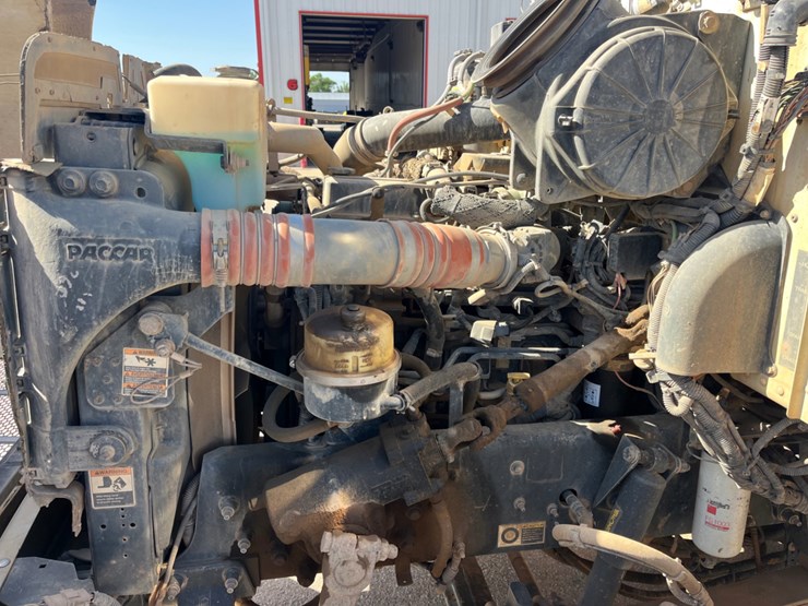 2014-peterbilt-337-image-16