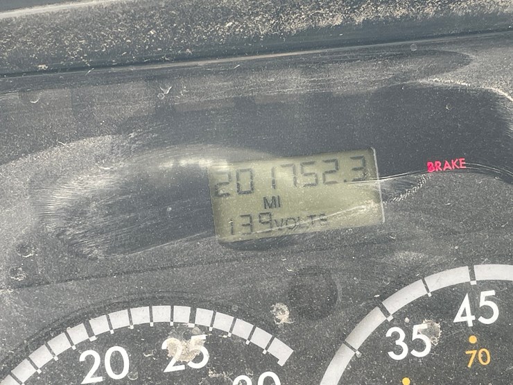 2008-freightliner-m2-106-image-21