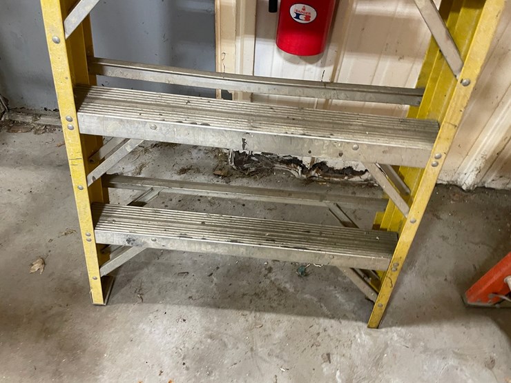 #4583-•-werner-fiberglass-step-ladder-image-4