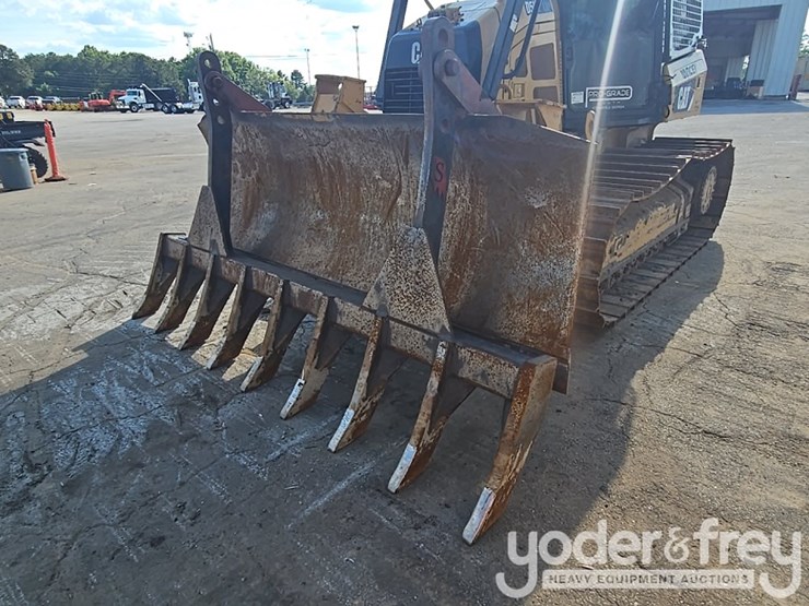 2016-caterpillar-d5k2-lgp-image-10