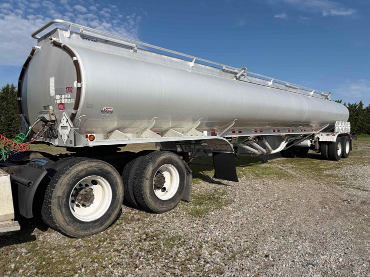 2014-polar-fuel-trailer-image-1