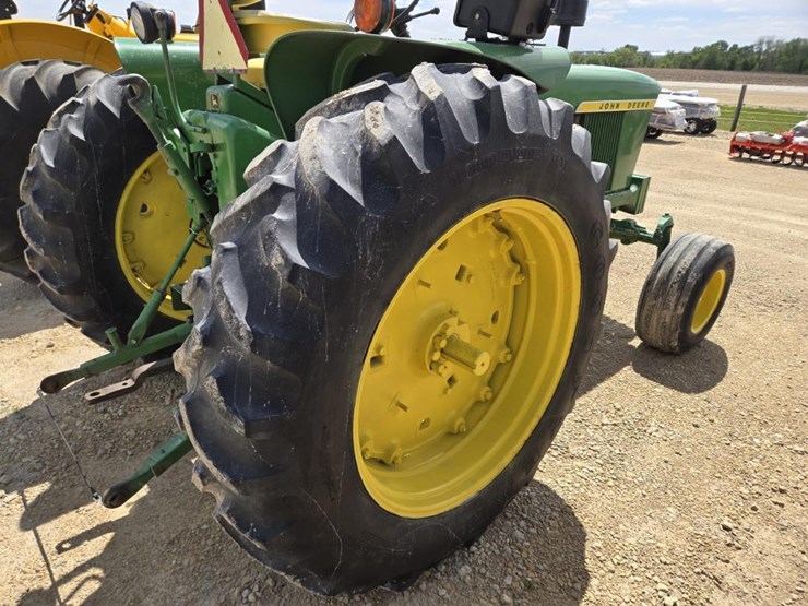 john-deere-3010-image-19