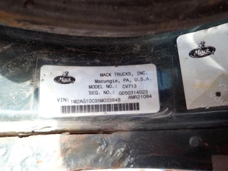 inoperable-2005-mack-cv713-tri/a-vacuum-truck-1m2a-image-8