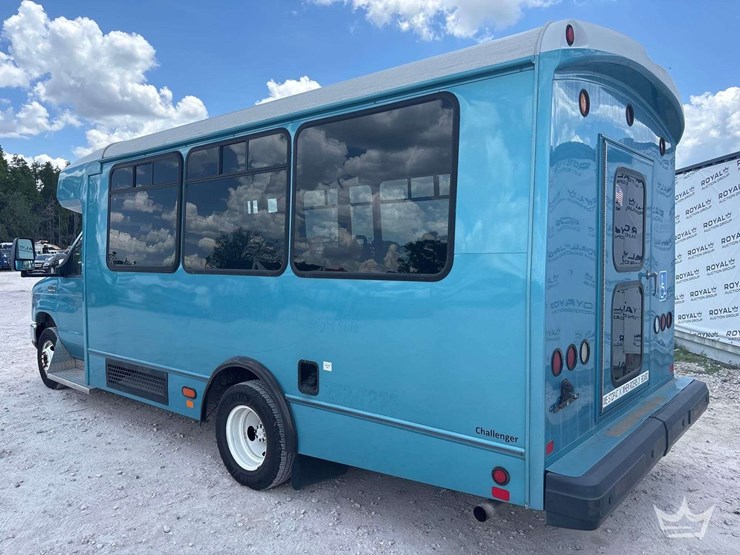 2017-ford-e450-image-4