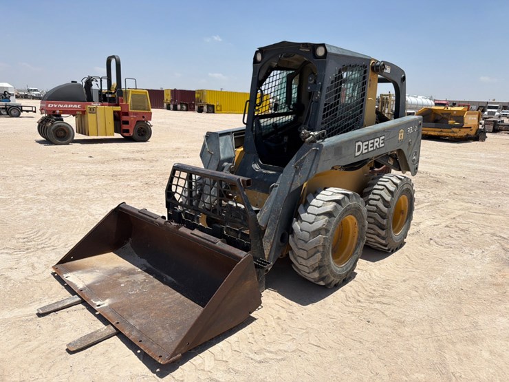 2010-deere-332d-image-1
