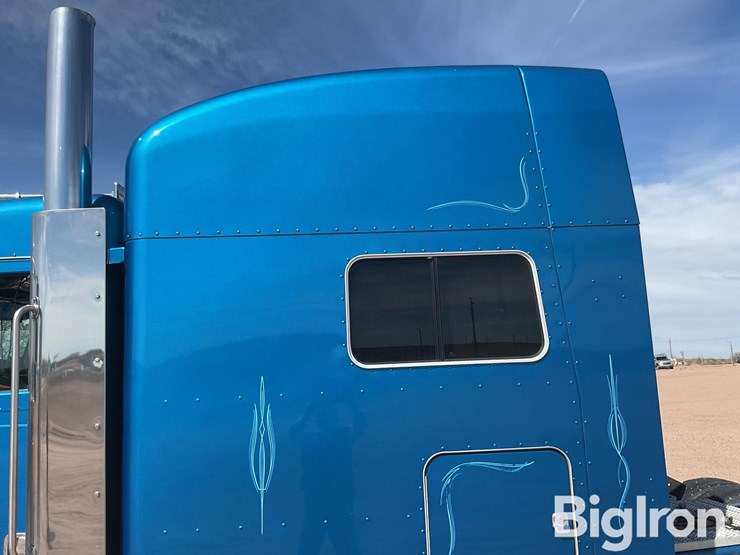 2015-peterbilt-389-image-16