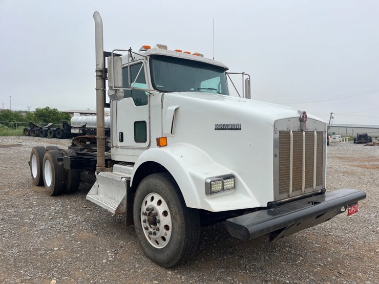 2012-kenworth-t800-image-3