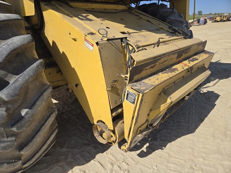 new-holland-tr97-image-21