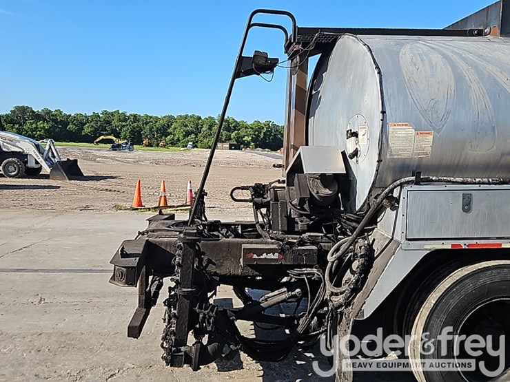 2016-kenworth-t300-image-16