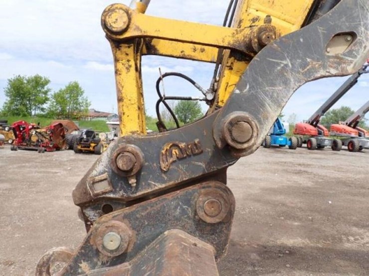 2022-komatsu-pc210-lc-11-image-25
