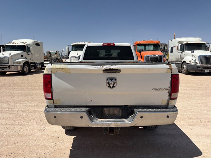 2016-dodge-ram-3500-image-5