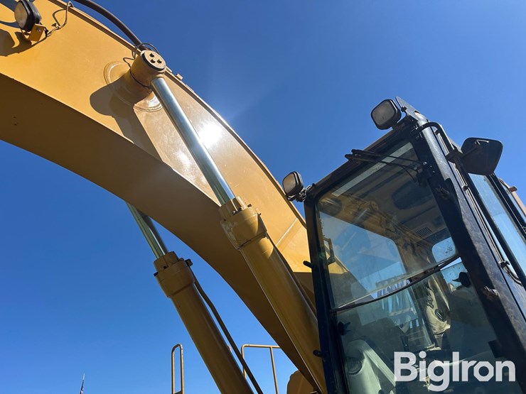 caterpillar-350l-image-9