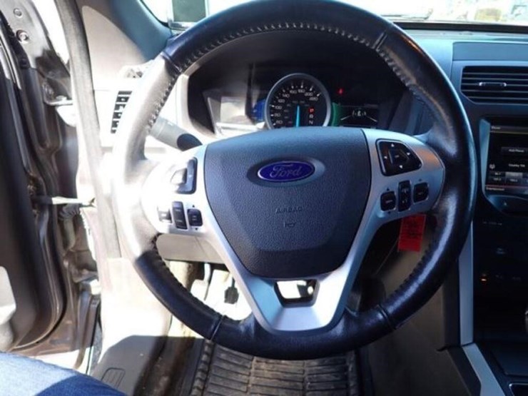 2014-ford-explorer-xlt-image-13