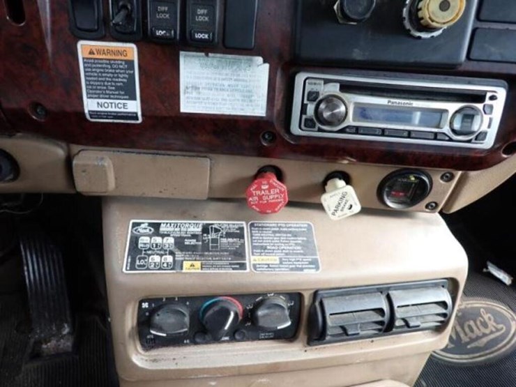 inoperable-2005-mack-cv713-granite-tri/a-vacuum-tr-image-22