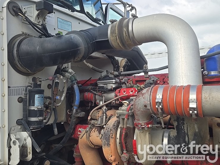2010-peterbilt-367-image-43