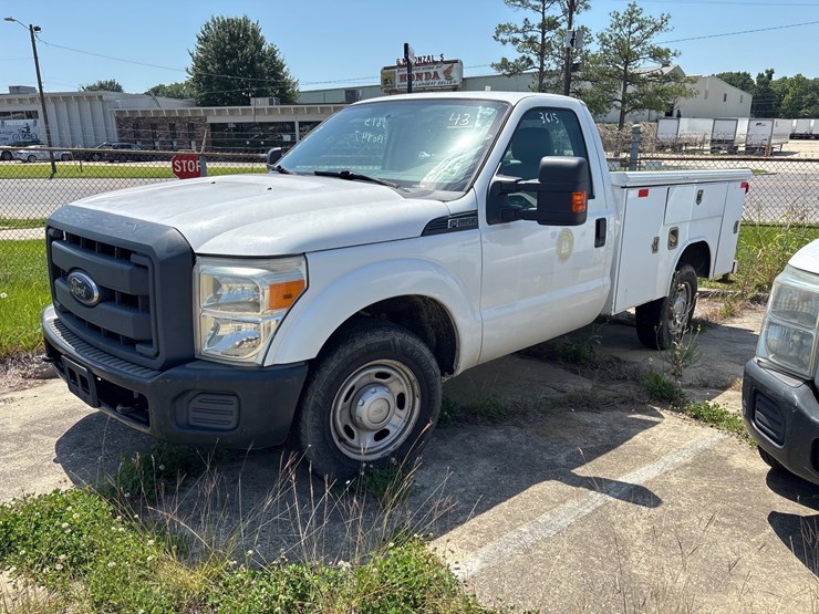 #43-•-2012-ford-3/4-ton-service-body-truck-image-3