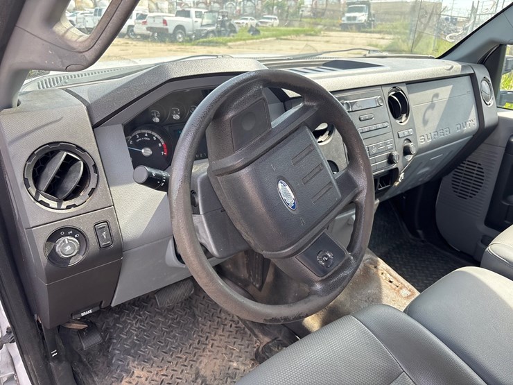#43-•-2012-ford-3/4-ton-service-body-truck-image-8