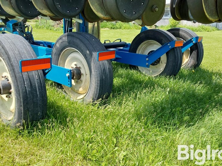 2014-kinze-3600-image-15