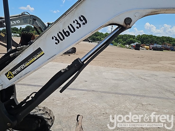 2019-bobcat-e32-image-15