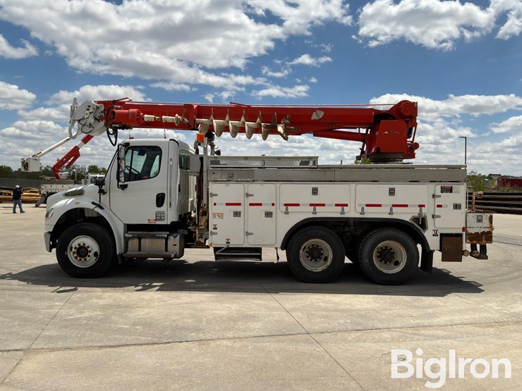 2010-freightliner-m2-106-image-8