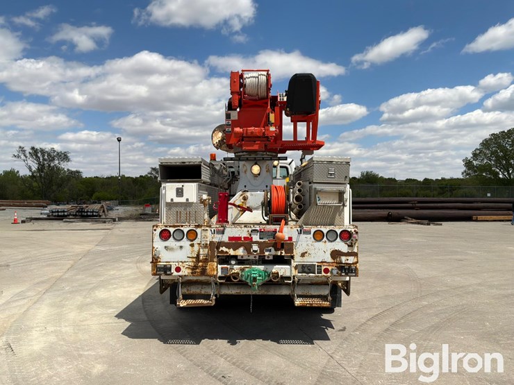 2010-freightliner-m2-106-image-6