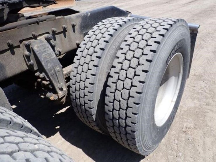 2004-peterbilt-379-image-50