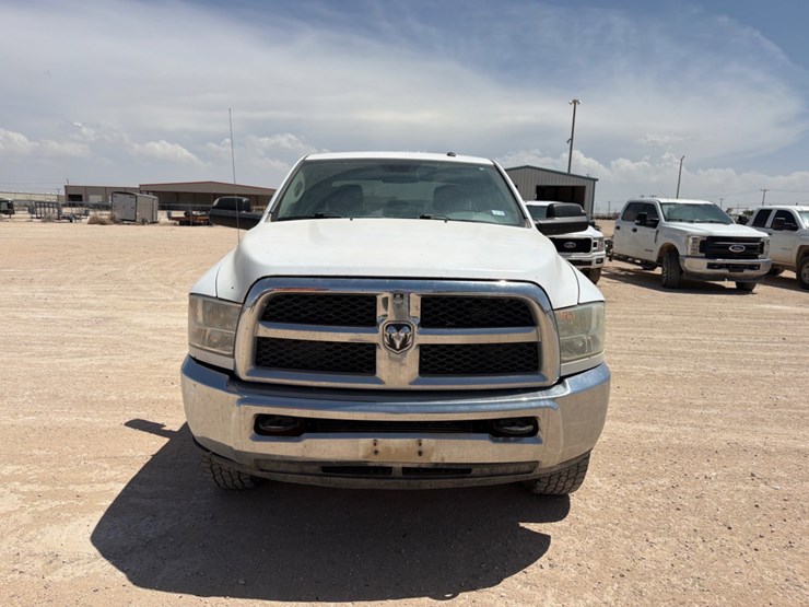 2016-dodge-ram-3500-image-2