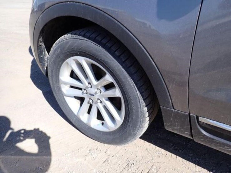 2014-ford-explorer-xlt-image-33